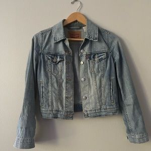 Levi’s cropped Jean jacket in xs